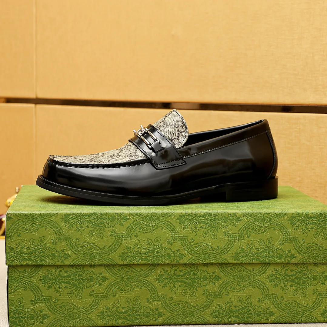 Men's shoes 💰480 💐 Product trademark: GUCCI "Gucci" casual leather shoes Regular size: 38-44 (45.46🉑️customized) Product materials: Selected imported first-layer calfskin embossed upper + luxury hardware buckle, imported water-dyed cowhide leather lining. Strong three-dimensional visual effect, original outsole color: 2 colors available